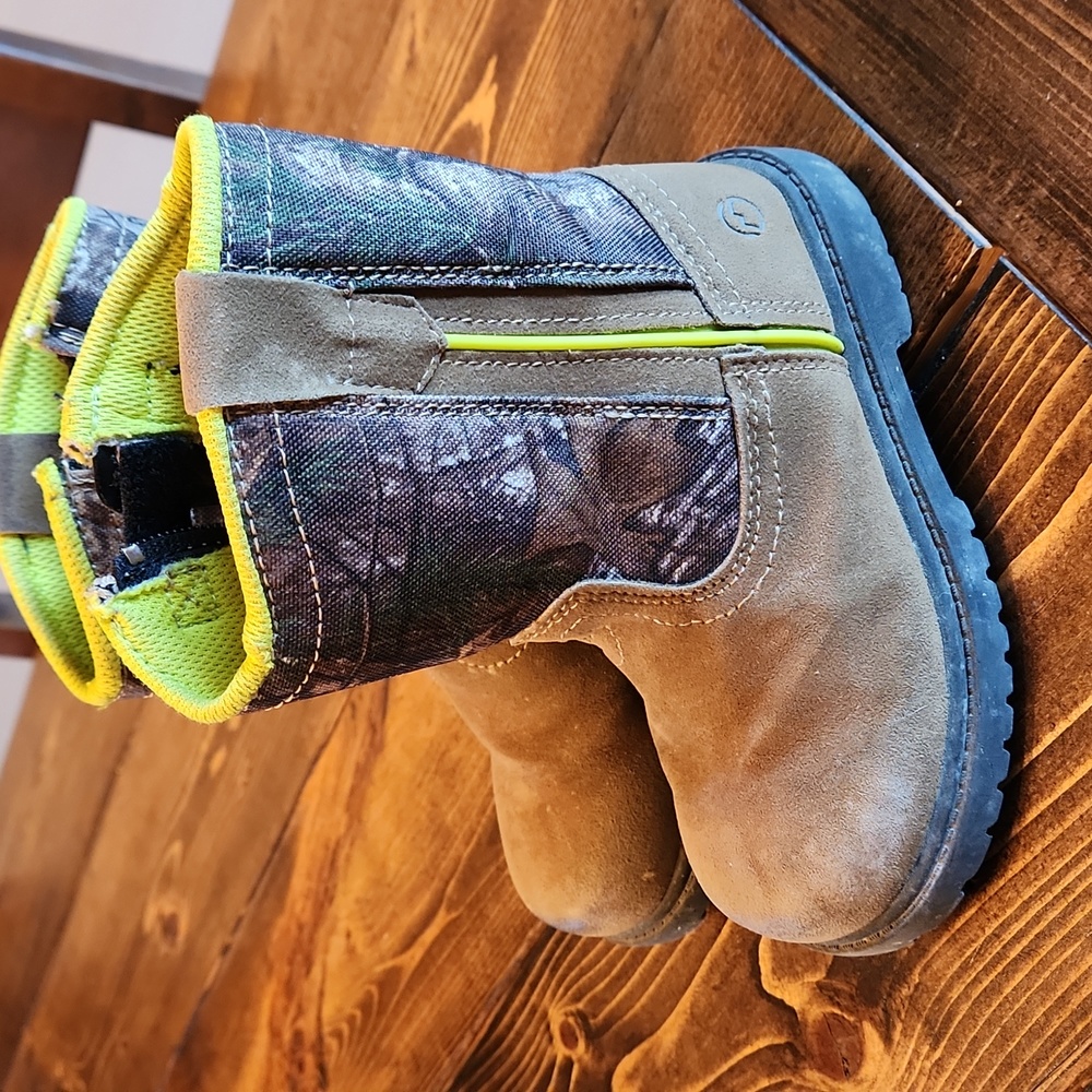 10D Academy boys boots